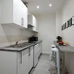 Fresh & Floral - Large For 4 - Batignolles Apartment